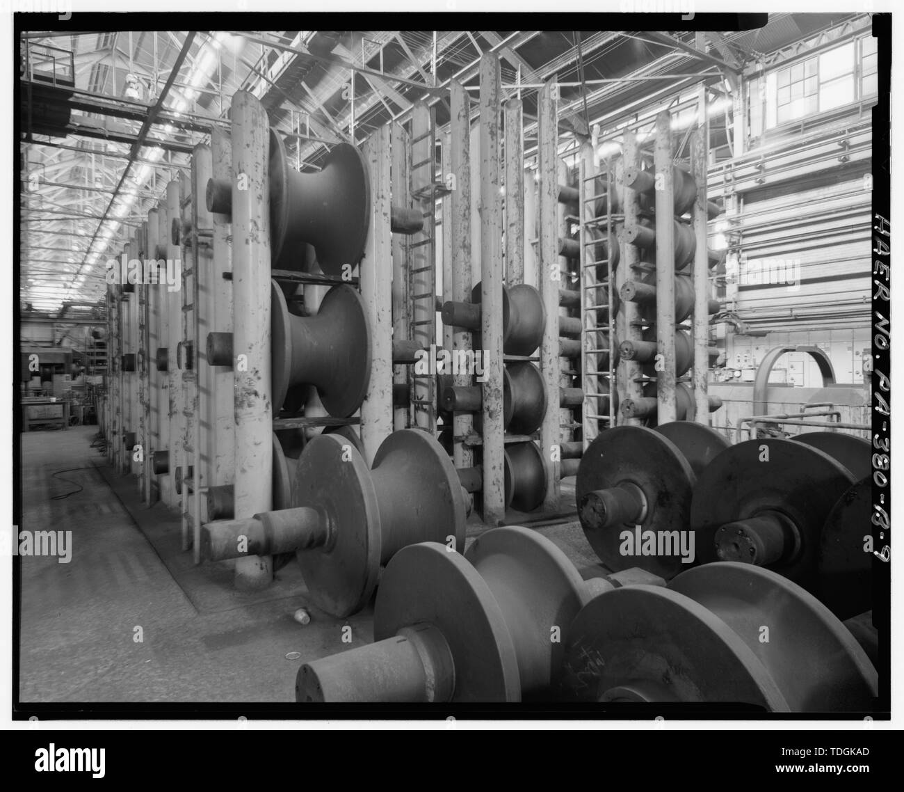 Vue du nord-ouest de four à sole rotative de la no 2 ligne transparente dans les baies 17 et 18 de la conduite principale moulin. - National U.S. Steel Tube Works, à tubes de l''hôtel, le long de la rivière Monongahela, McKeesport, comté d'Allegheny, PA, Andrew Carnegie. Banque D'Images