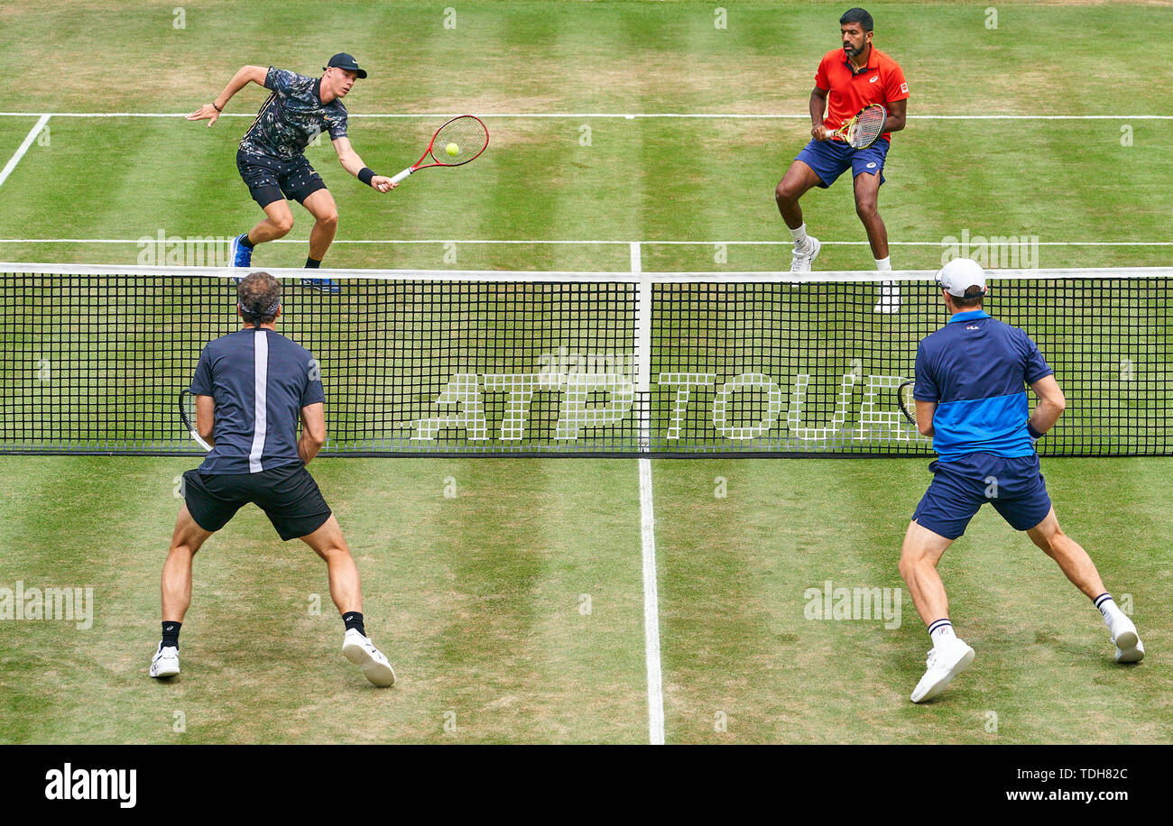 Stuttgart, UK. 16 Juin, 2019. John Peers (AUS), Bruno SOARES (BRA) en action dans leur double match final contre Rohan BOPANNA (IND), Denis SHAPOVALOV (CAN) au niveau du double de l'ATP Tennis Finale Coupe Mercedes sur l'herbe à Stuttgart , Juin 16, 2019. Crédit : Peter Schatz/Alamy Live News Banque D'Images