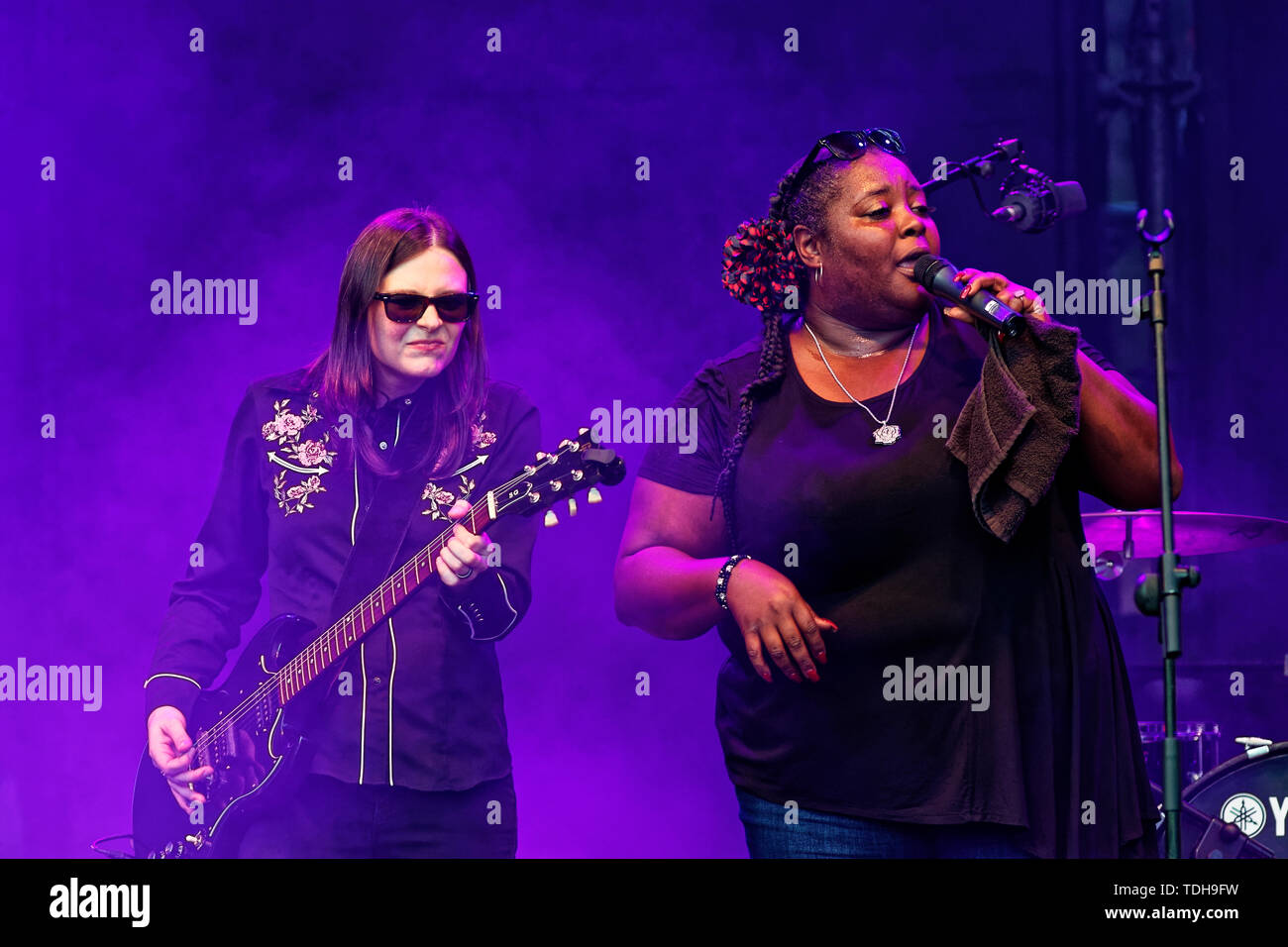 Madrid, Espagne. 15 Juin, 2019. Blues Festival International de Madrid, Eastside Kings avec Crystal Thomas concert à Place Colon, Madrid, Espagne. EnriquePSans / Alamy Live News Banque D'Images