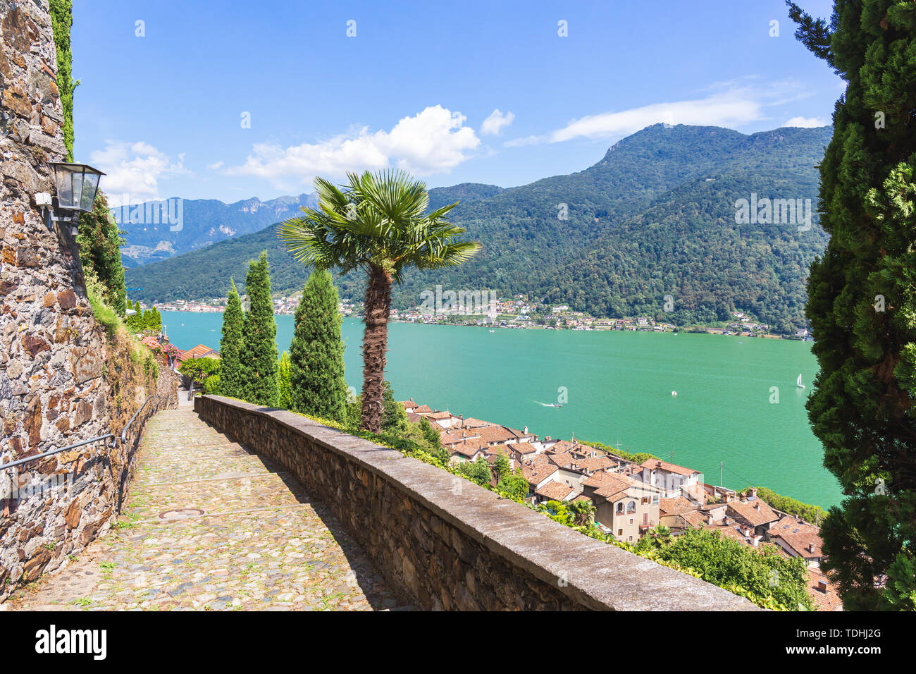 Balcon sur les toits de Lugano et le lac Ceresio, Lugano, Tessin, Suisse Banque D'Images