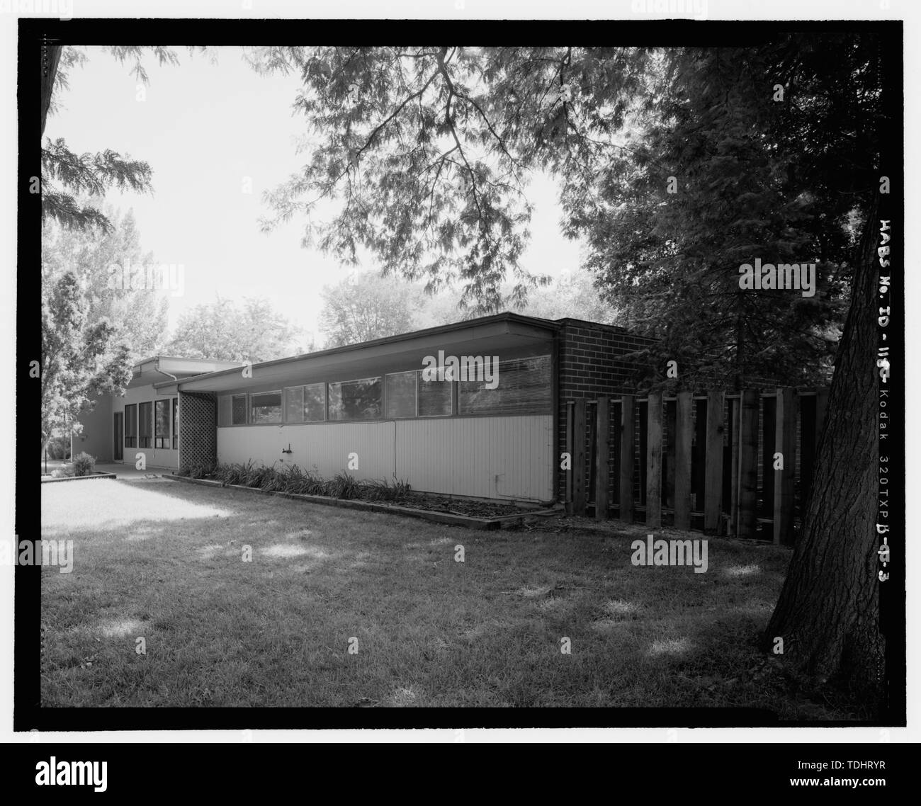Vue oblique arrière, l'altitude, À AU NORD-EST - Mountain Home Air Force Base 1958, le logement des officiers supérieurs de la Résidence générale, Rabeni Street (rue), à l'origine Ivy Mountain Home, Elmore Comté, ID Banque D'Images
