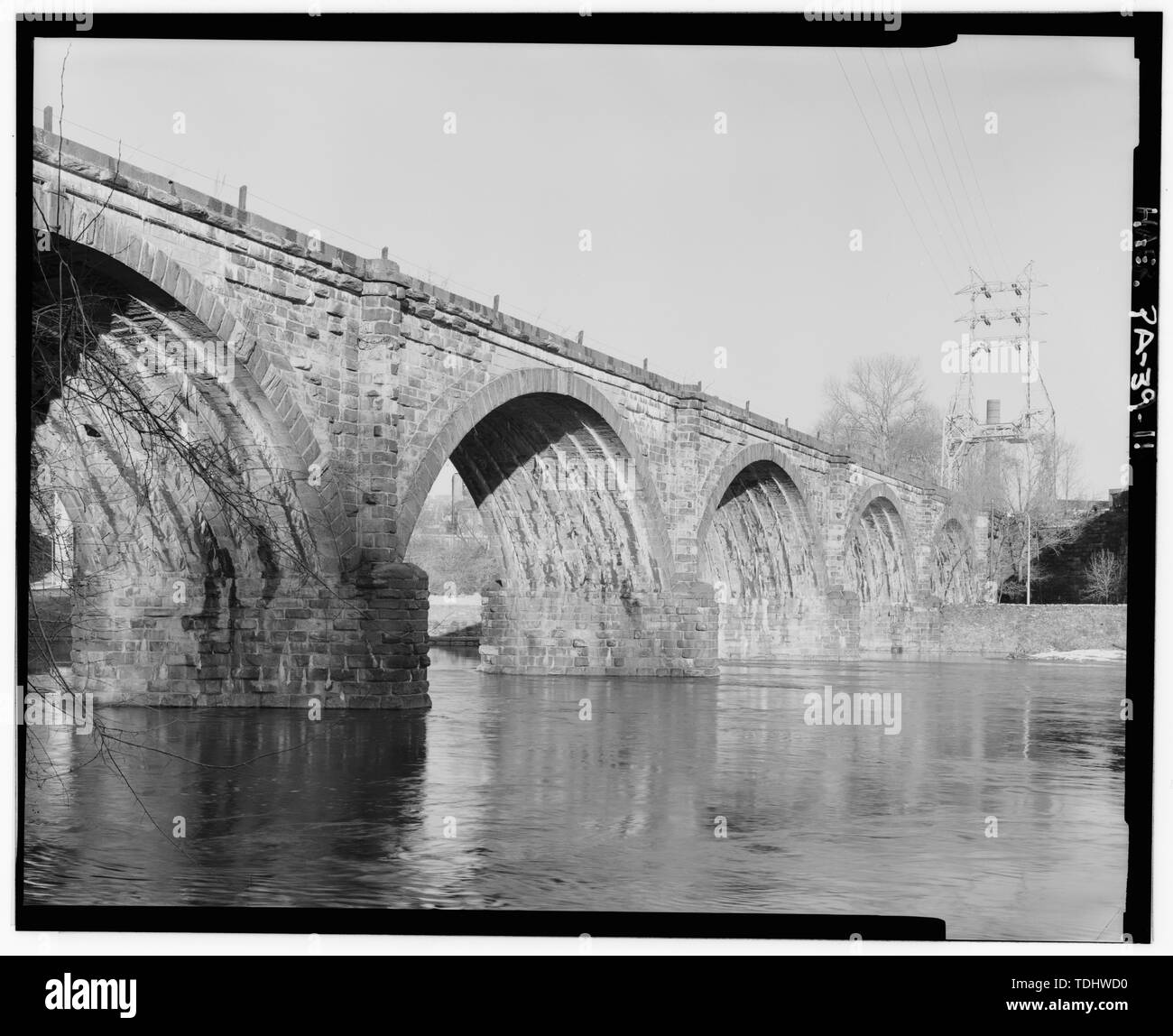 Sommaire À PARTIR DE LA RIVE OUEST DE LA RIVIÈRE SCHUYLKILL, À L'EST. - Philadelphie et la lecture de la rivière Schuylkill, fer, Viaduc enjambant la rivière Schuylkill, au sud-est de Roosevelt Boulevard Pont, Philadelphie, comté de Philadelphie, PA ; Nicolls, Gustave A ; Philadelphie et lecture Railroad ; Consolidated Rail Corporation ; CSX Transportation ; Denison, Scoville, Candee et Société ; Georgia Historical and Museum Commission, répondant ; DeLony, Eric N, gérant de projet, Consolidated Rail Corporation (Conrail), répondant ; Spivey, Justin M, historien ; Borchers, Perry E, photographe ; Elliott, Joseph E, B, ph Banque D'Images