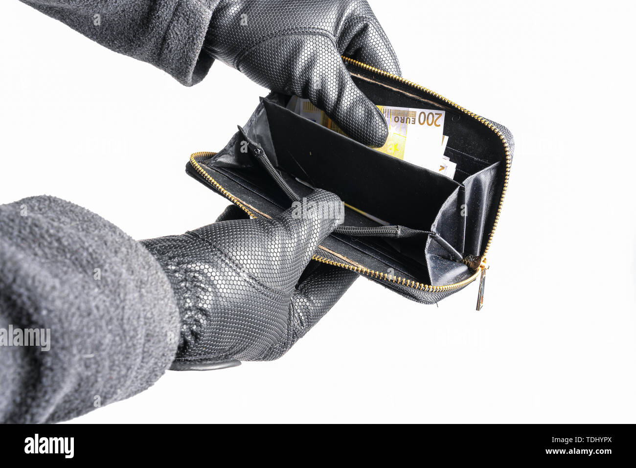 Un cambrioleur tente de vole de l'argent à partir d'un sac à main Banque D'Images