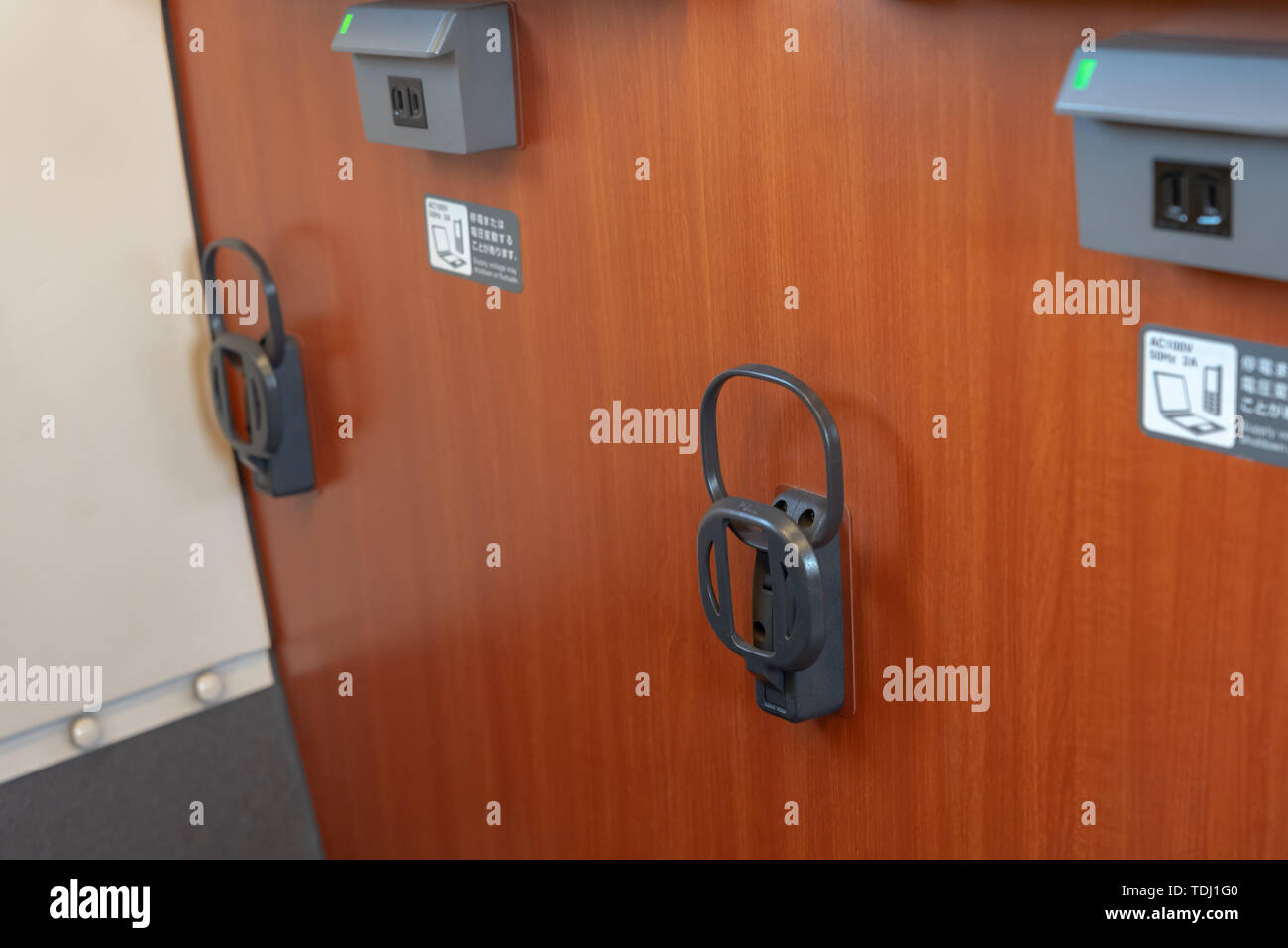 Shinkansen Akita Komachi, de l'intérieur de sièges en classe standard de E6 Series Shinkansen bullet train super express à la Gare de Ueno au Japon Banque D'Images