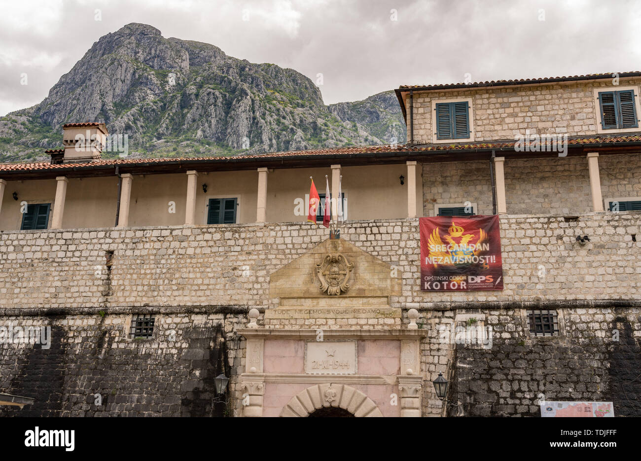 Entrance to the old town of kotor Banque de photographies et dimages  ...