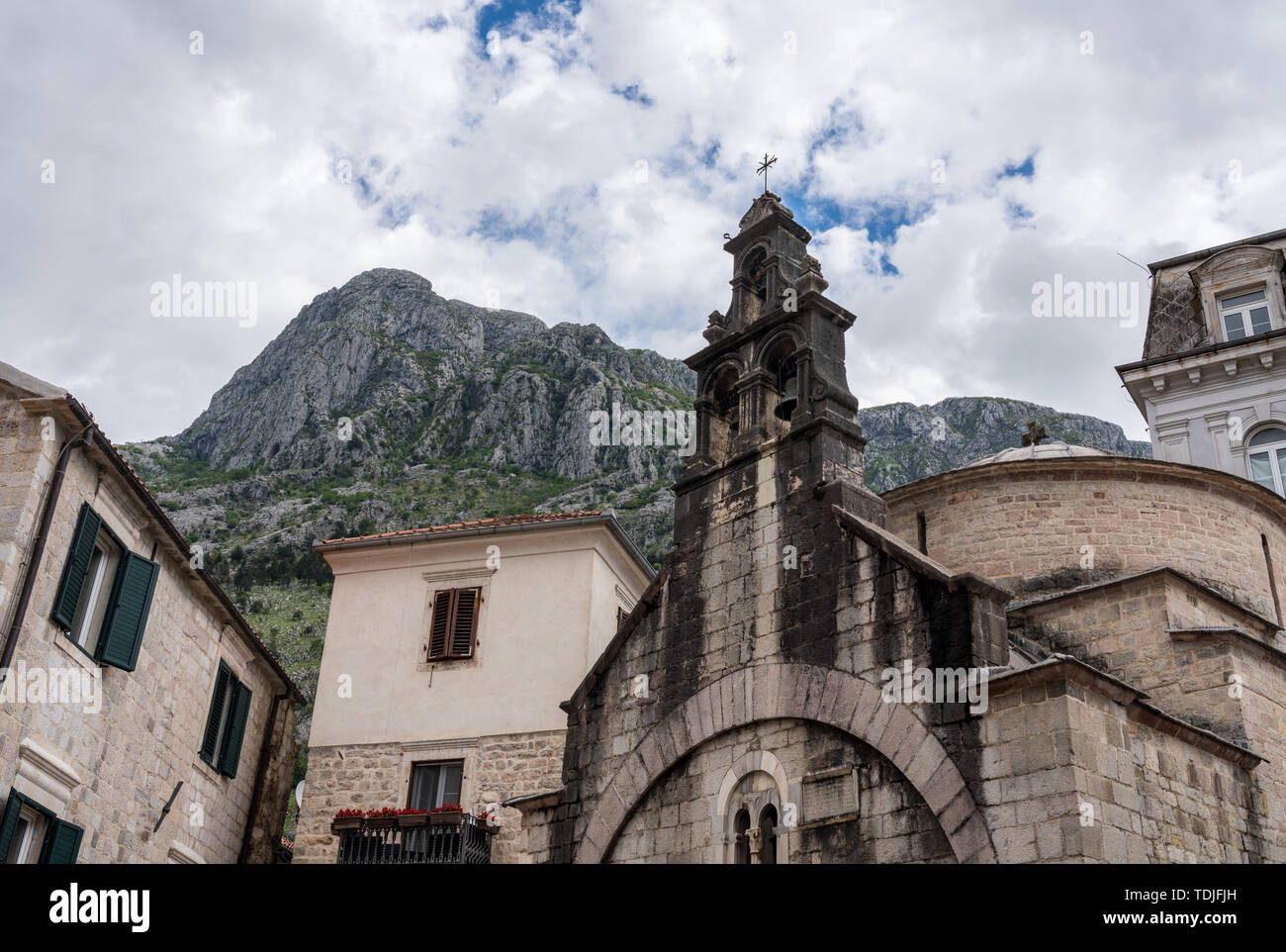 Les rues étroites dans la vieille ville de Kotor au Monténégro Banque D'Images