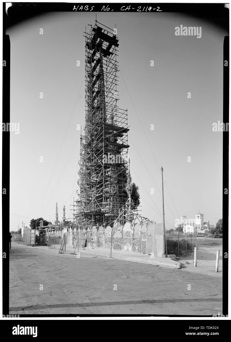 Vue oblique - Watts Towers de Simon Rodia, 176 East 107th Street, Los Angeles, Los Angeles County, CA Banque D'Images