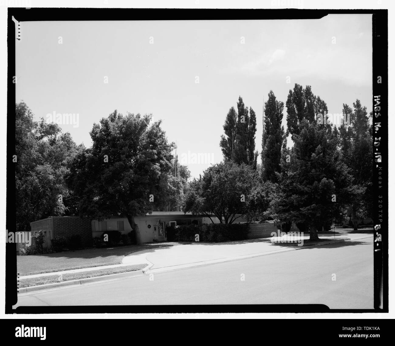Vue oblique, élévation avant, À AU SUD-OUEST - Mountain Home Air Force Base 1958 Logement des officiers supérieurs, Résidence du commandant, Tuck Street, Mountain Home, Elmore Comté, ID Banque D'Images