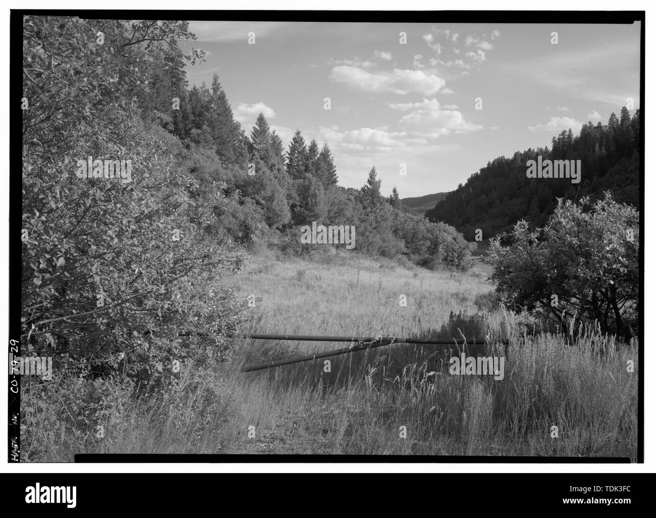 Ancien tracé routier EN CANYON PRATER AU PORTAIL OUEST DE MOREFIELD TUNNEL, face à S. - Mesa Verde National Park route qui mène à l'entrée principale, Cortez, Montezuma County, CO Banque D'Images