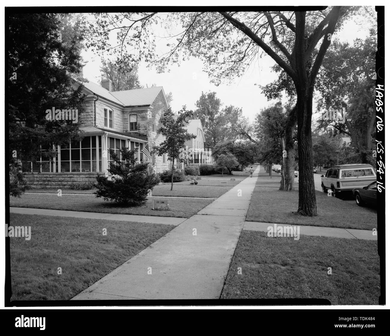 Sur FORSYTH, PRÈS DU BÂTIMENT -10A-B, à la recherche du Sud. - Fort Riley, Riley, Riley Comté, KS ; Ogden, Edmund A ; Sheridan, Philip H ; Schofield, J M ; étang, George E ; Martin Simard, William ; Escalier, W H ; Verre, James A, gérant de projet, Crawford, Catherine, émetteur ; Whye, Mike, photographe ; Crawford, Catherine, historien ; le verre, un James, historien ; Ridriquez, Joseph, historien Banque D'Images