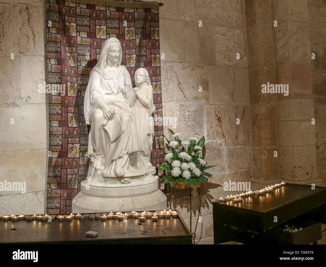 Jérusalem, Israël- septembre, 20, 2016 : une statue de st anne dans l'église de saint anne sur le site de la piscine de Béthesda à Jérusalem, Banque D'Images