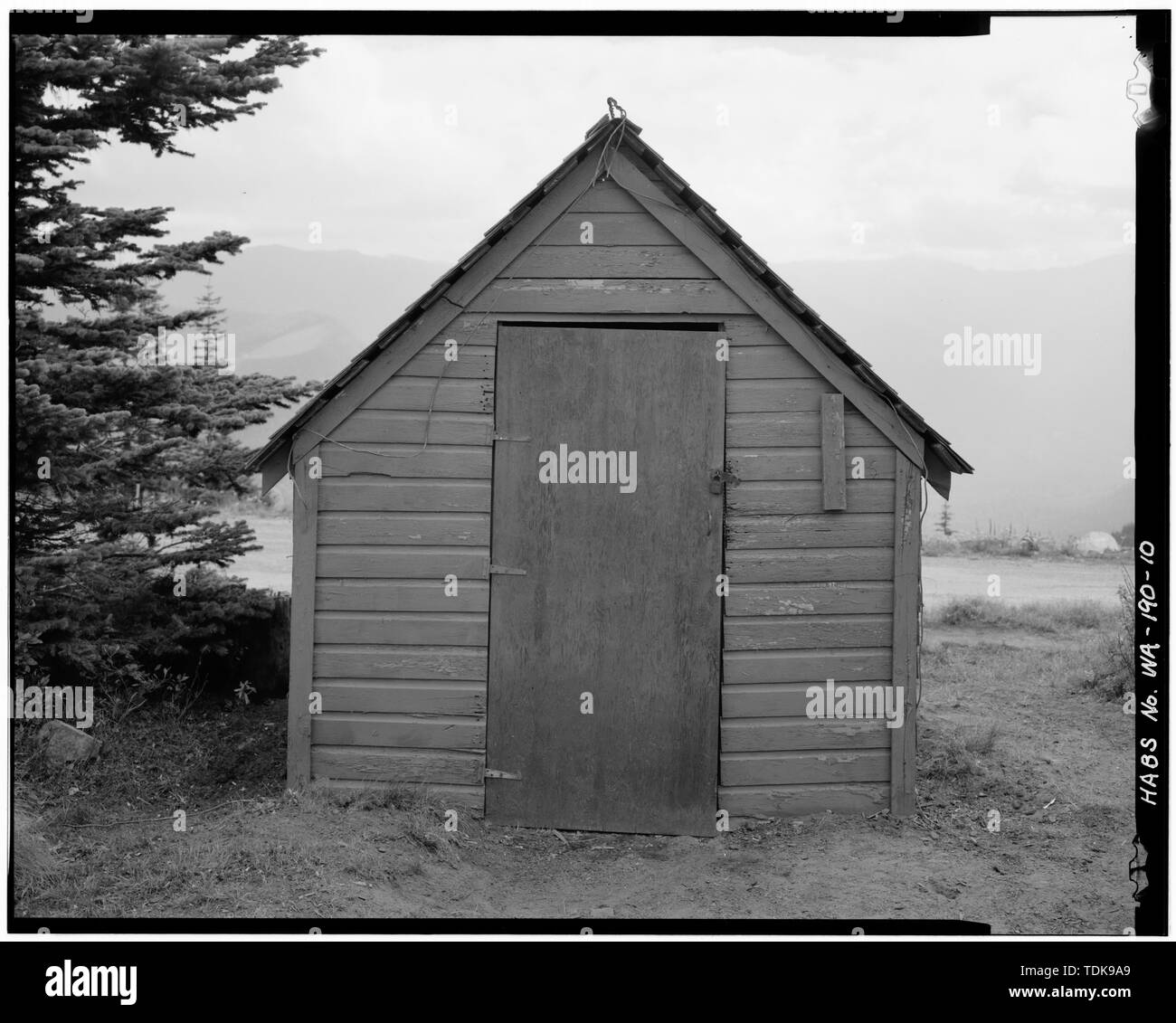 Octobre 1989 avant l'Ouest, l'hangar de stockage - Suntop Lookout, route forestière, 510 Mt. Baker-Snoqualmie National Forest, Greenwater, Comté de Pierce, WA ; banques, K E Banque D'Images