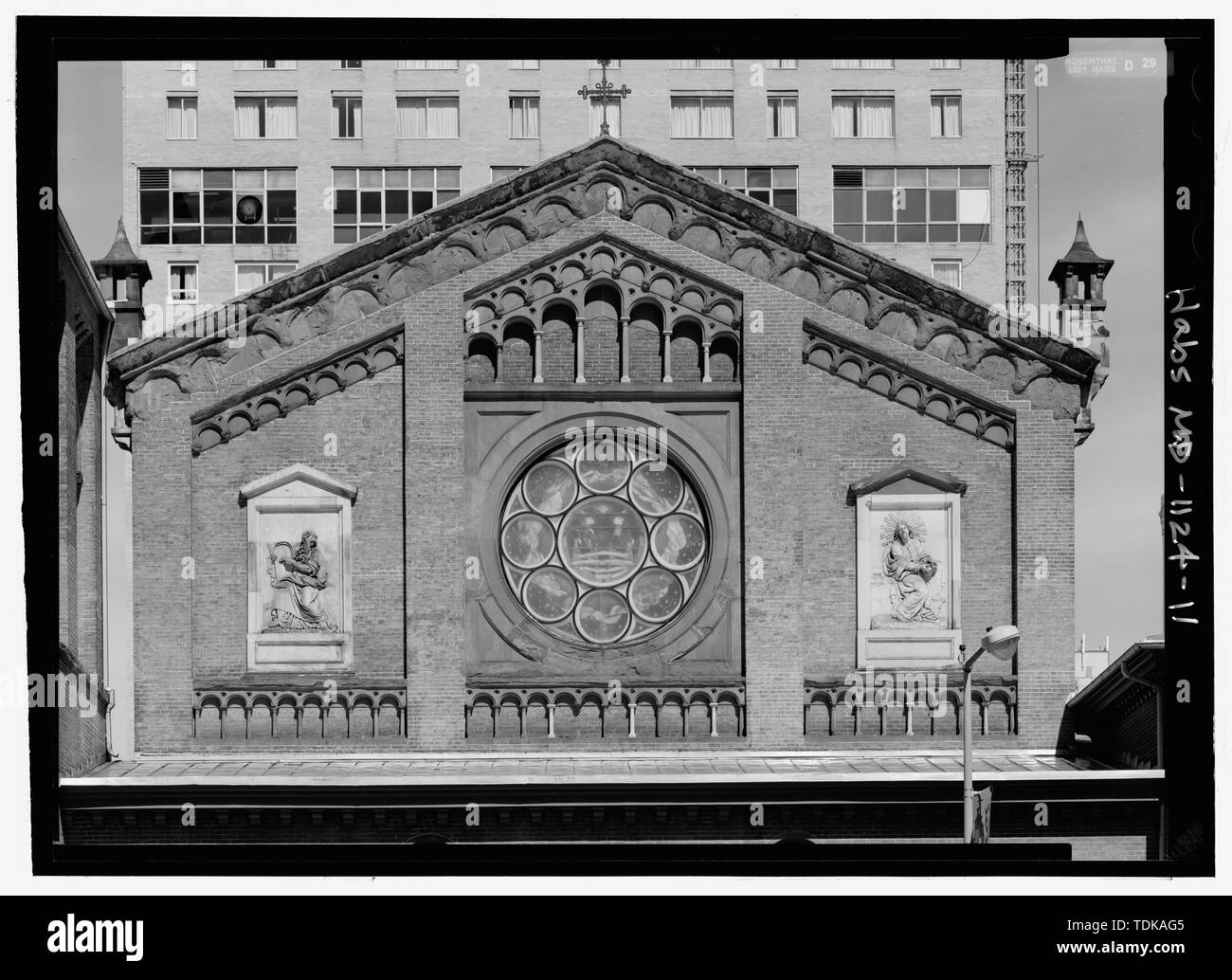 - Saint Paul's Episcopal Church, 233 North Charles Street, Baltimore, ville indépendante, MD ; Upjohn, Richard ; Tiffany and Company ; Armstrong, D. Maitland ; Chase et Ames ; Long, Robert Cary ; Miles, Coates et Youle ; Rupel et Feining ; forte et de l'acier ; Joyce, John ; Whittingham, William Rollinson ; Restauration ; Capellano Tidewater, Antonio ; Rosenthal, James W, photographe ; Ossman, J Laurie, historien Banque D'Images