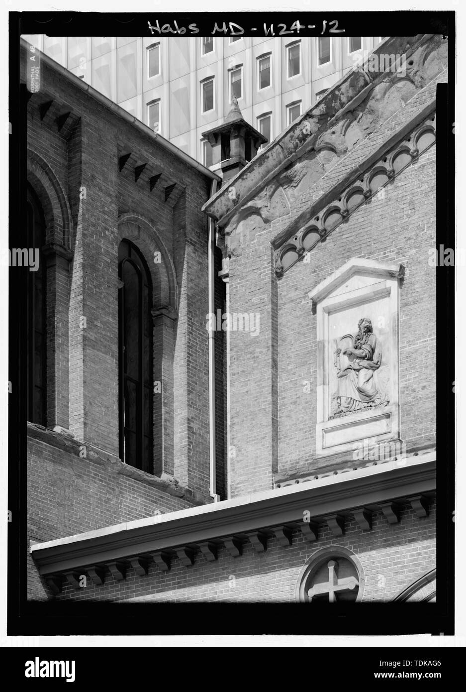 - Saint Paul's Episcopal Church, 233 North Charles Street, Baltimore, ville indépendante, MD ; Upjohn, Richard ; Tiffany and Company ; Armstrong, D. Maitland ; Chase et Ames ; Long, Robert Cary ; Miles, Coates et Youle ; Rupel et Feining ; forte et de l'acier ; Joyce, John ; Whittingham, William Rollinson ; Restauration ; Capellano Tidewater, Antonio ; Rosenthal, James W, photographe ; Ossman, J Laurie, historien Banque D'Images