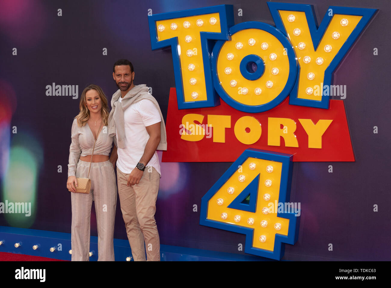 Londres, Royaume-Uni. 16 juin 2019. Katie Wright et Rio Ferdinand assiste à la première européenne de "Toy Story 4" qui a eu lieu à l'odéon luxe, de Leicester Square, au centre de Londres. Crédit : Peter Manning/Alamy Live News Banque D'Images