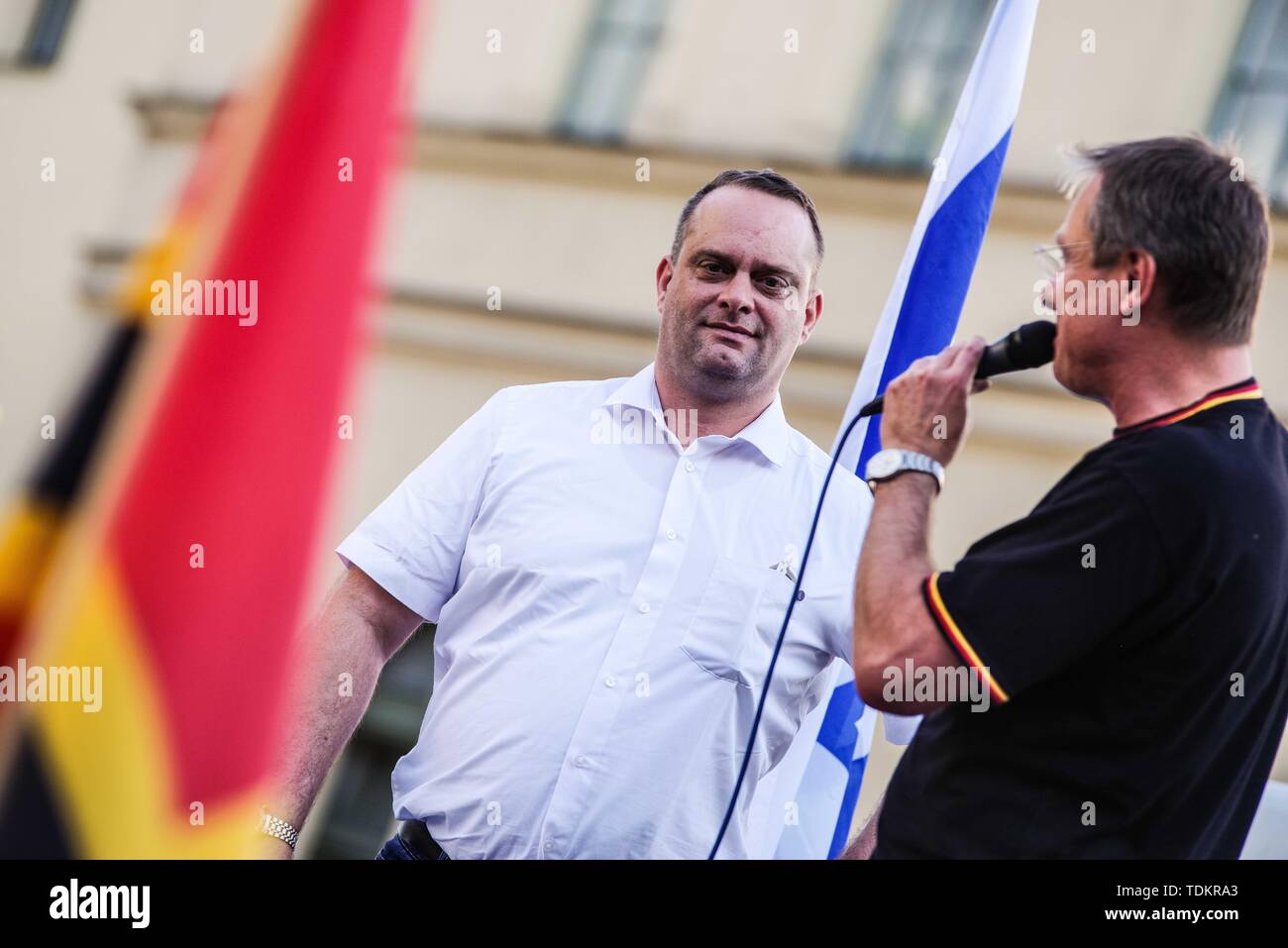 Munich, Bavière, Allemagne. 17 Juin, 2019. Erhard Brucker de l'AfD Regensburg. Brucker était également présent pour une attaque contre les journalistes dans Greding, où der Fluegel de l'AfD a tenu un événement. Dirigé par le Verfassungsschutz (services secrets), le Stuerzenberger suivi Michael Buergerbewegung Pax Europa (Initiative Citoyenne Pax Europa) groupe islamophobes ont défilé dans le quartier de l'Université de Munich, Allemagne. Malgré prétendant être de culture judéo-chrétienne, le groupe a connu de nombreux antisémites, anti-sémites des théoriciens du complot, et droite extrémistes parmi leurs disciples 50. Credit Banque D'Images