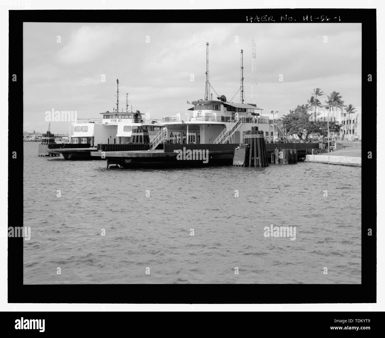 Vue oblique d'un bout et sur le côté du port - Base navale américaine, Pearl Harbor, Delaware Valley, amarré au large de Hornet Avenue, Pearl City, comté de Honolulu, HI Banque D'Images