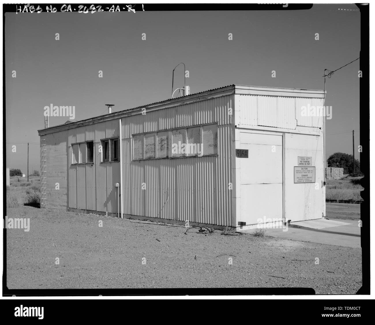 Vue oblique ; appareil photo face au nord. - L'annexe d'approvisionnement naval Stockton, Railroad chantier de réparation Remise, au nord-ouest de l'intersection de l'Unité de triage et d'Ellsberg, Stockton, San Joaquin County, CA Banque D'Images