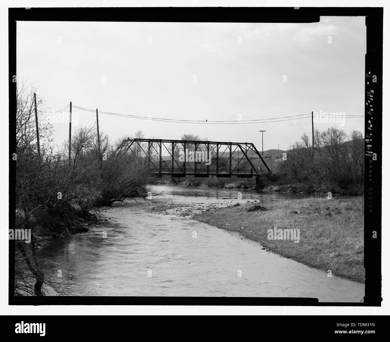 Sommaire ; côté nord ; voir au sud - Garnison, pont enjambant la rivière Clark Fork at Sawmill Road, Garrison, comté de Powell, MT Banque D'Images
