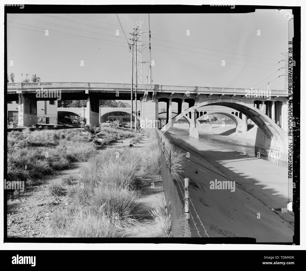 Partie 2 de 3 PARTIE PANORAMA AVEC NOS. CA-275-4 ET CA-275-6. Côté sud du pont de la RUE DU PRINTEMPS. À NORD-OUEST. - Au nord du pont de la rue du printemps, Los Angeles, Los Angeles County, CA Banque D'Images