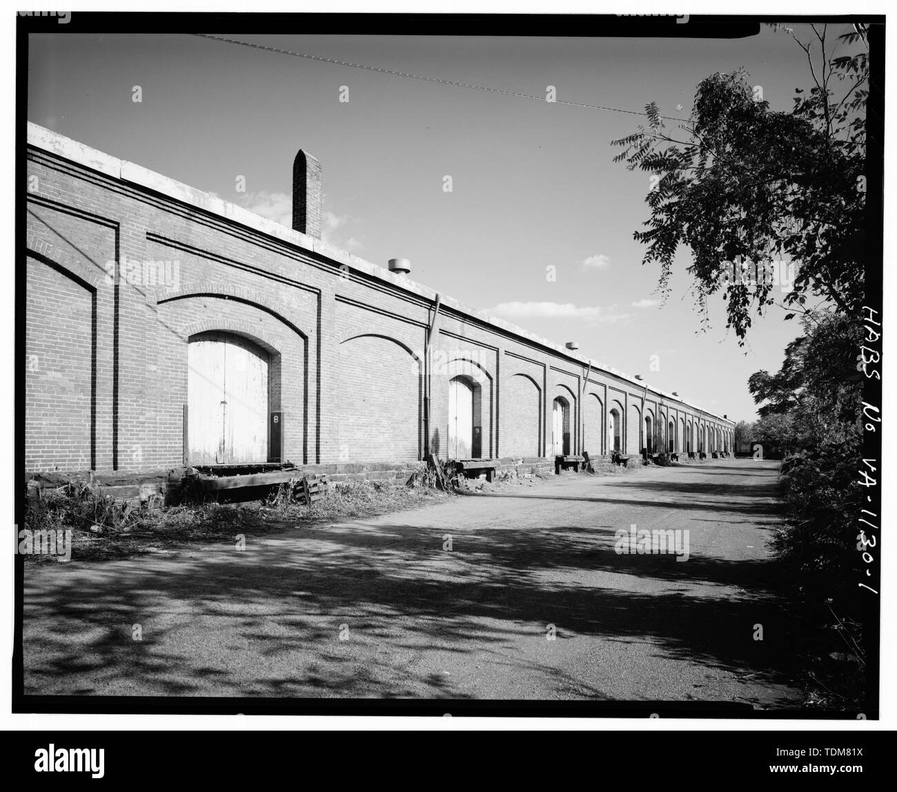 Vue EN PERSPECTIVE DE CÔTÉ - Norfolk and Western Freight Depot, neuvième et onzième rues à Banque du James River, Lynchburg, Lynchburg, VA Banque D'Images