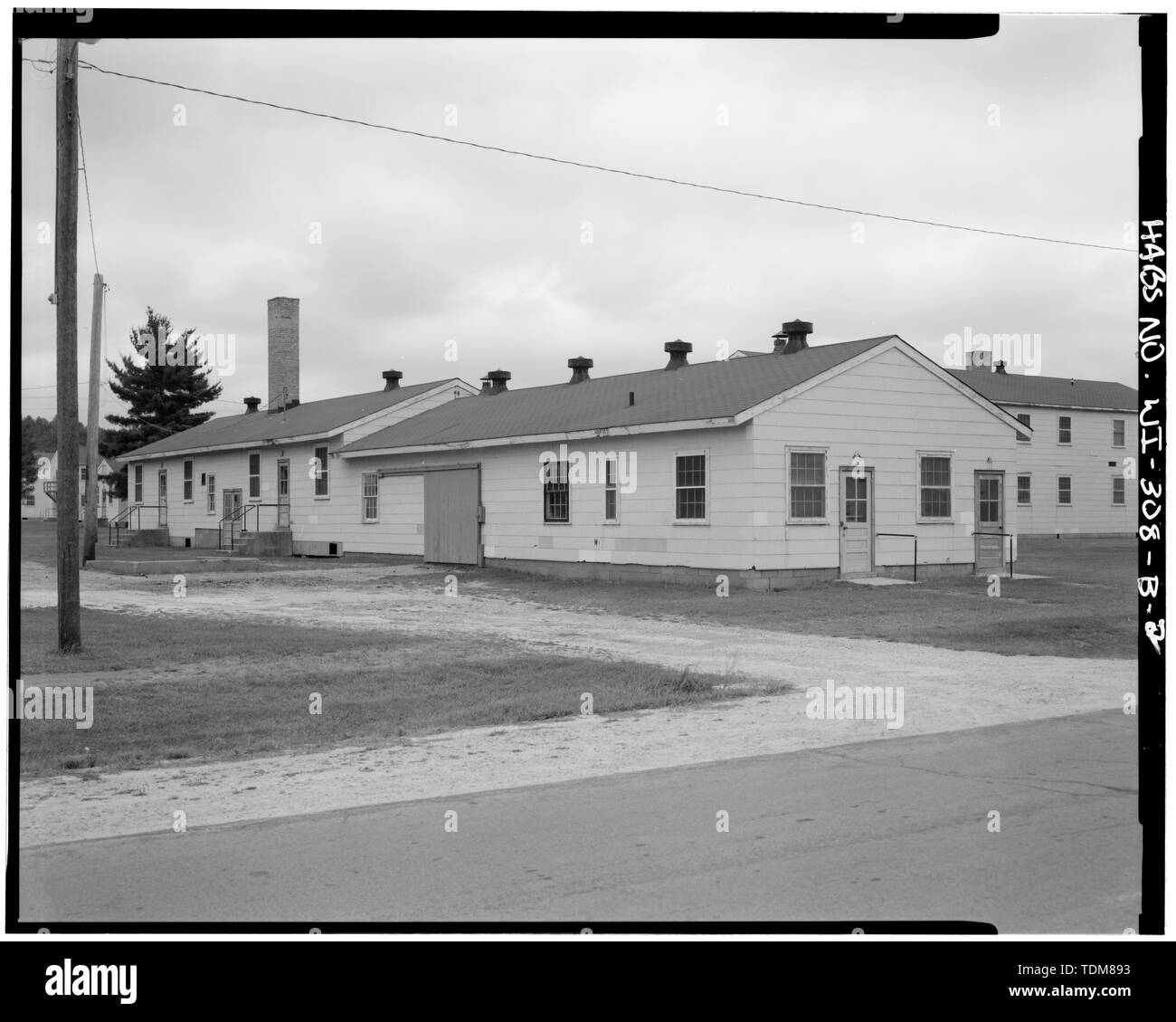 Vue EN PERSPECTIVE DU SUD (AVANT) ET CÔTÉ OUEST - Fort McCoy, le bâtiment T-801, Sparte, comté de Monroe, WI Banque D'Images