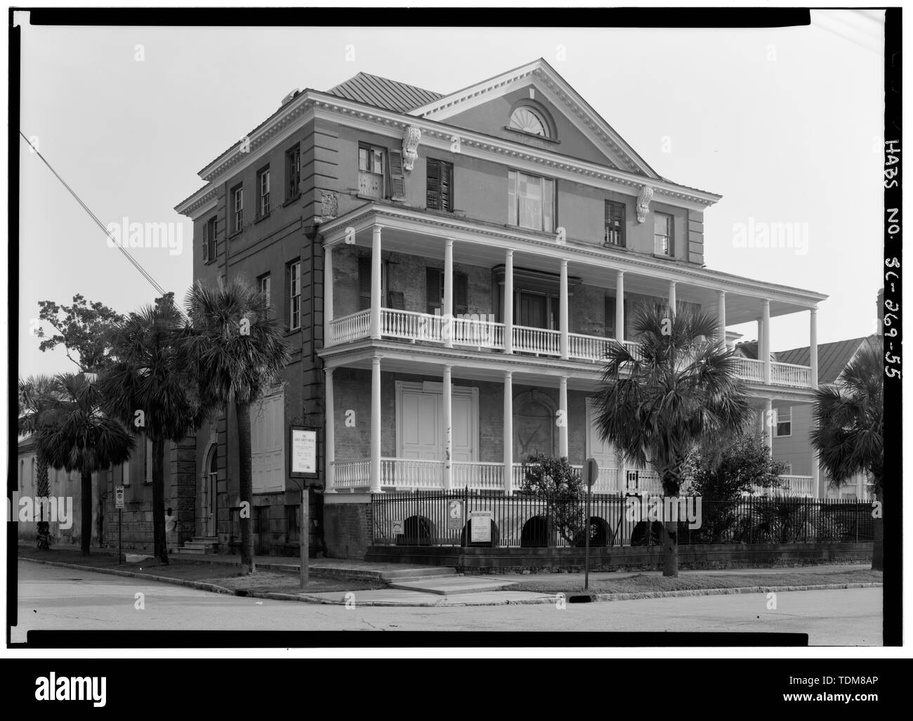 Vue EN PERSPECTIVE DU SUD (AVANT) ET CÔTÉ OUEST - Maison Robinson-Aiken, 48 Elizabeth Street, Charleston, Charleston County, SC ; Robinson, John ; Aiken, William ; Aiken, William ; Clemson University, Département d'Architecture, répondant ; Lee, Peter, faculté répondant ; Gibson, Reginald Lee ; Fava, Ernest Edward, délinéateur Banque D'Images