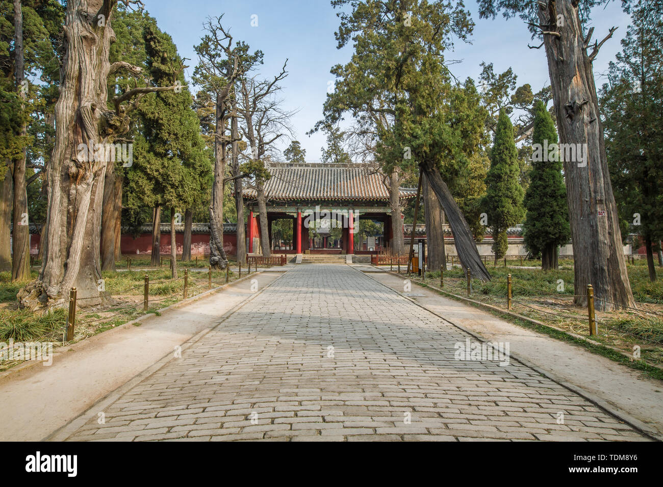 Mengmiao Yimen Zoucheng Mencius, Ville, province de Shandong Banque D'Images