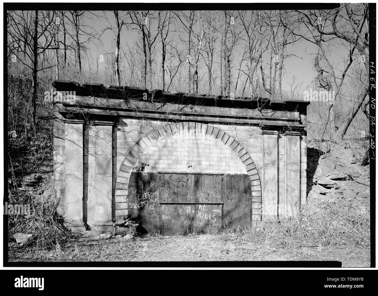 Vue EN PERSPECTIVE DU PORTAIL SUD - Allegheny Portage Railroad, agrafez Bend Tunnel, Conemaugh Borough, à l'Est de pont Conrail, Geistown, Cambria Comté, PA Banque D'Images