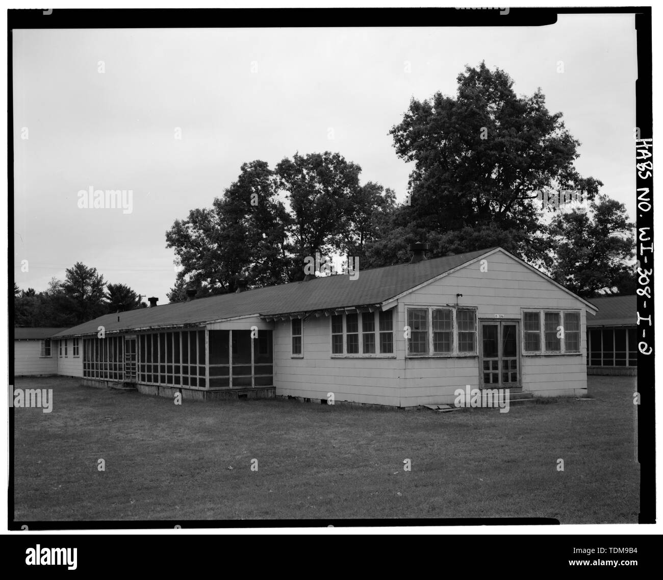 Vue EN PERSPECTIVE DE LA NORME WARD - Fort McCoy, le bâtiment T-1046, Sparte, comté de Monroe, WI Banque D'Images