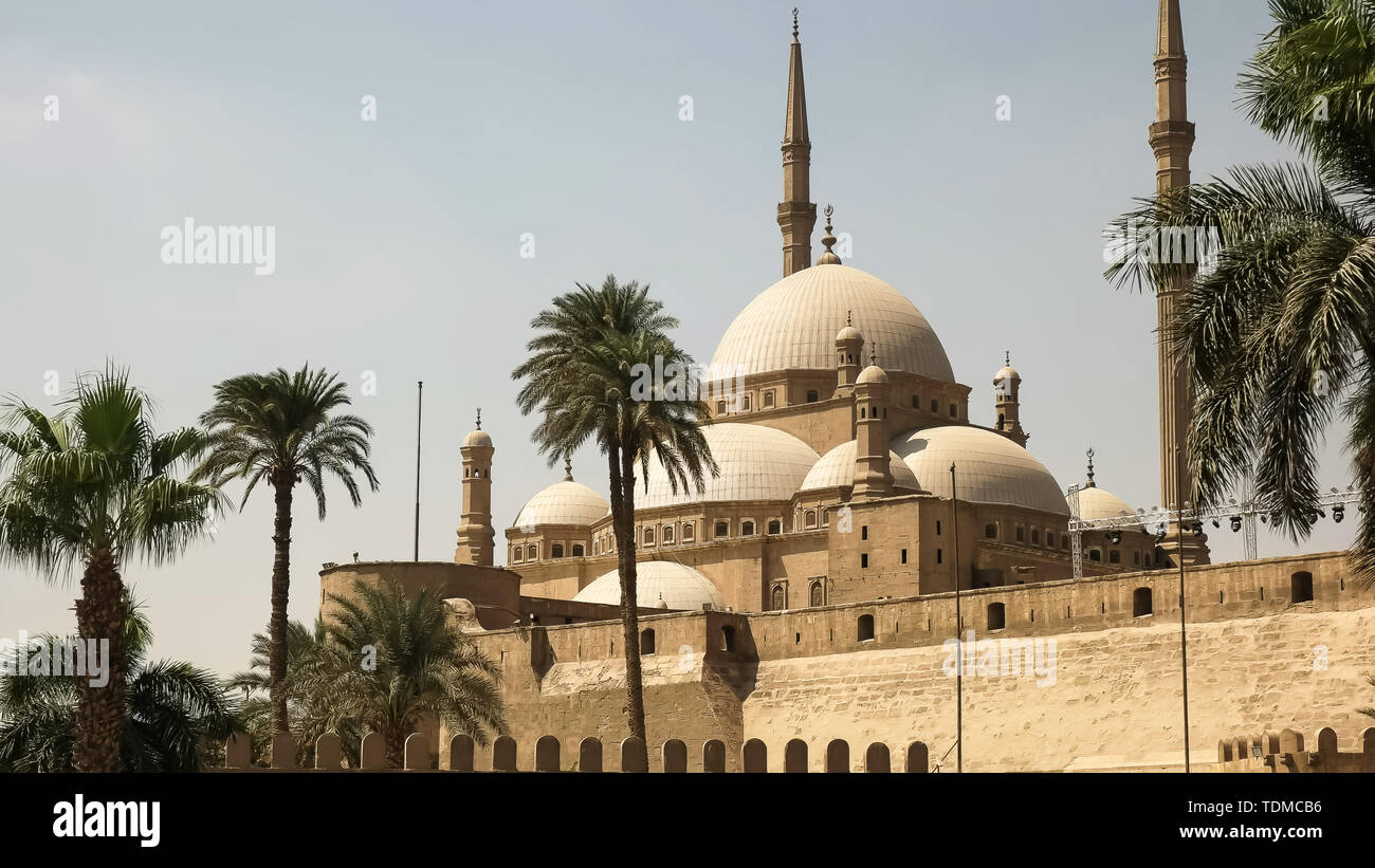 Vue de côté de la mosquée d'albâtre au Caire, Egypte Banque D'Images