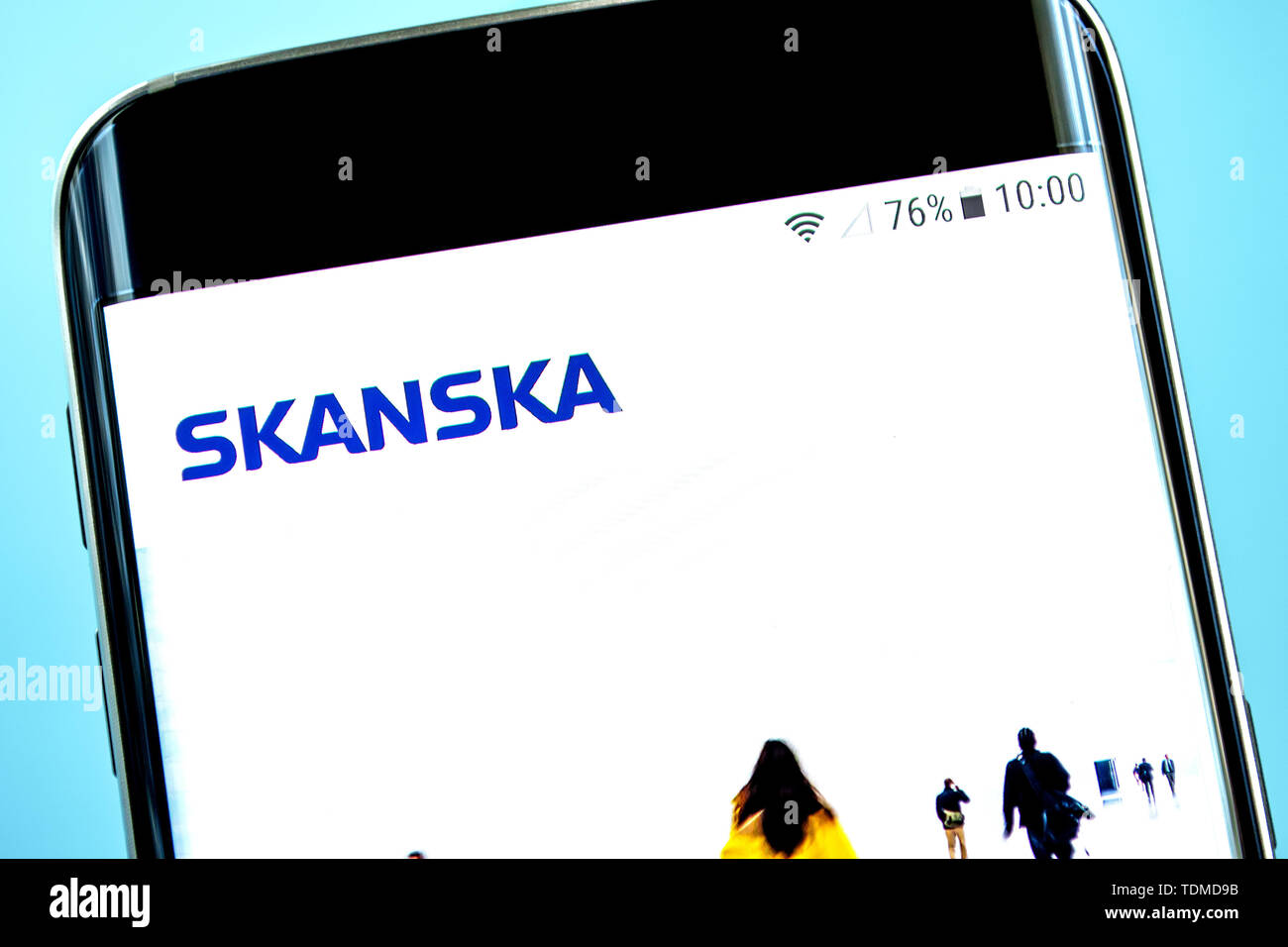 Berdiansk, Ukraine - 14 juin 2019 : Skanska accueil du site. Logo Skanska visible sur l'écran du téléphone, rédaction d'illustration. Banque D'Images