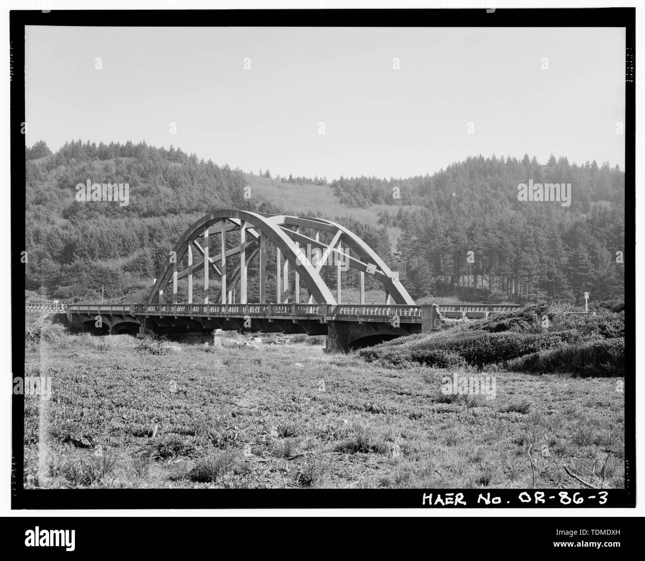 Vue en perspective, FACE AU NORD-EST. - Big Creek Bridge, enjambant le ruisseau Big sur Oregon Coast Highway (US101), Florence, Lane Comté, ou Banque D'Images