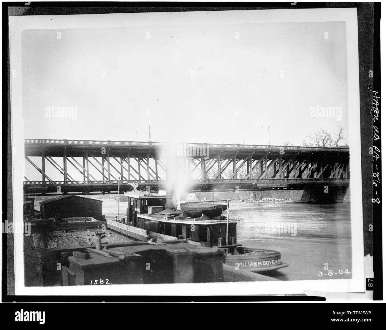 Photocopie de l'AVIS GÉNÉRAL DE BRIDGE EN DATE DU 8 MARS 1904, AVEC TUG BOAT EN PREMIER PLAN - Callowhill Street Bridge, rivière Schuylkill à Spring Garden et Callowhill Rues, Philadelphie, comté de Philadelphie, PA Banque D'Images