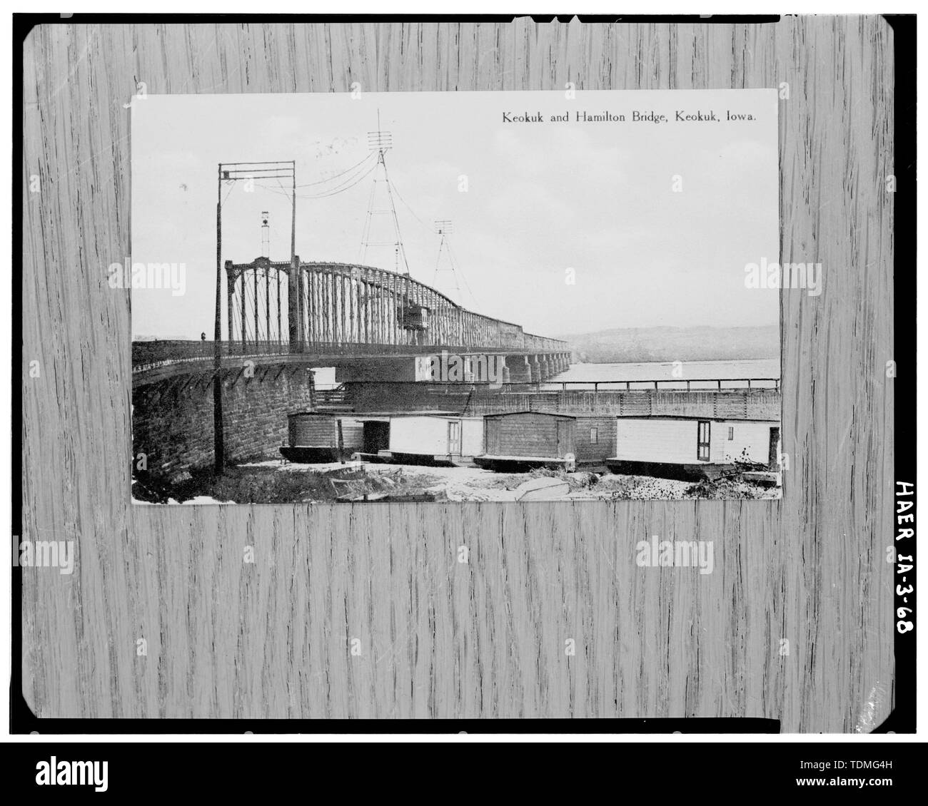 Photocopie DE CARTE POSTALE (D'ORIGINE EN LA POSSESSION DE L'ÉTAT DE LA SOCIÉTÉ HISTORIQUE DE L'IOWA) WESTERN MERCANTILE CO., KEOKUK, Iowa ; CACHET ORIGINAL 1911 (1871) et Hamilton de KEOKUK, PONT DE L'OSO - Keokuk et Hamilton, pont enjambant la rivière Mississipi, Keokuk, comté de Lee, IA Banque D'Images