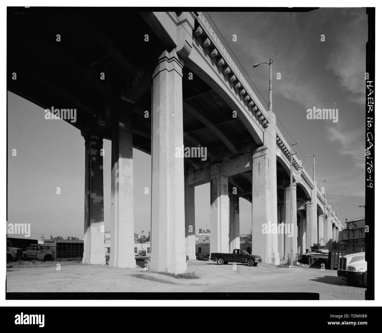 PIER N.18-21, CÔTÉ COUPE VUE DÉTAILLÉE, face nord-est. - Sixième Street Bridge, enjambant l'autoroute à 101 Sixth Street, Los Angeles, Los Angeles County, CA Banque D'Images