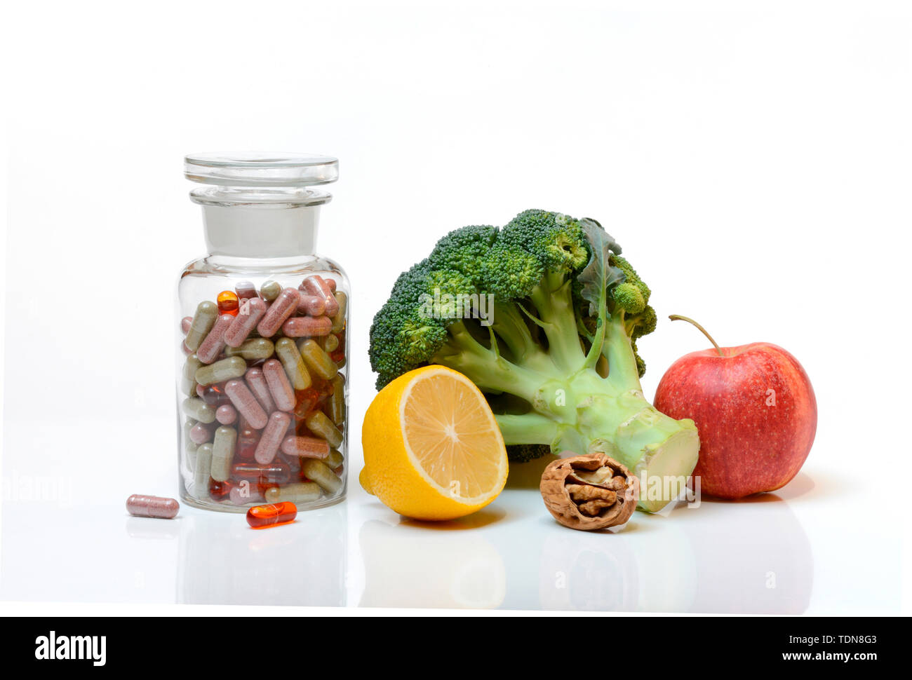 La société, Kapseln dans Flasche, Omega-3-Fettsaeuren Fischoelkapsel, Vitamin,, Apothekerflaeschchen Banque D'Images