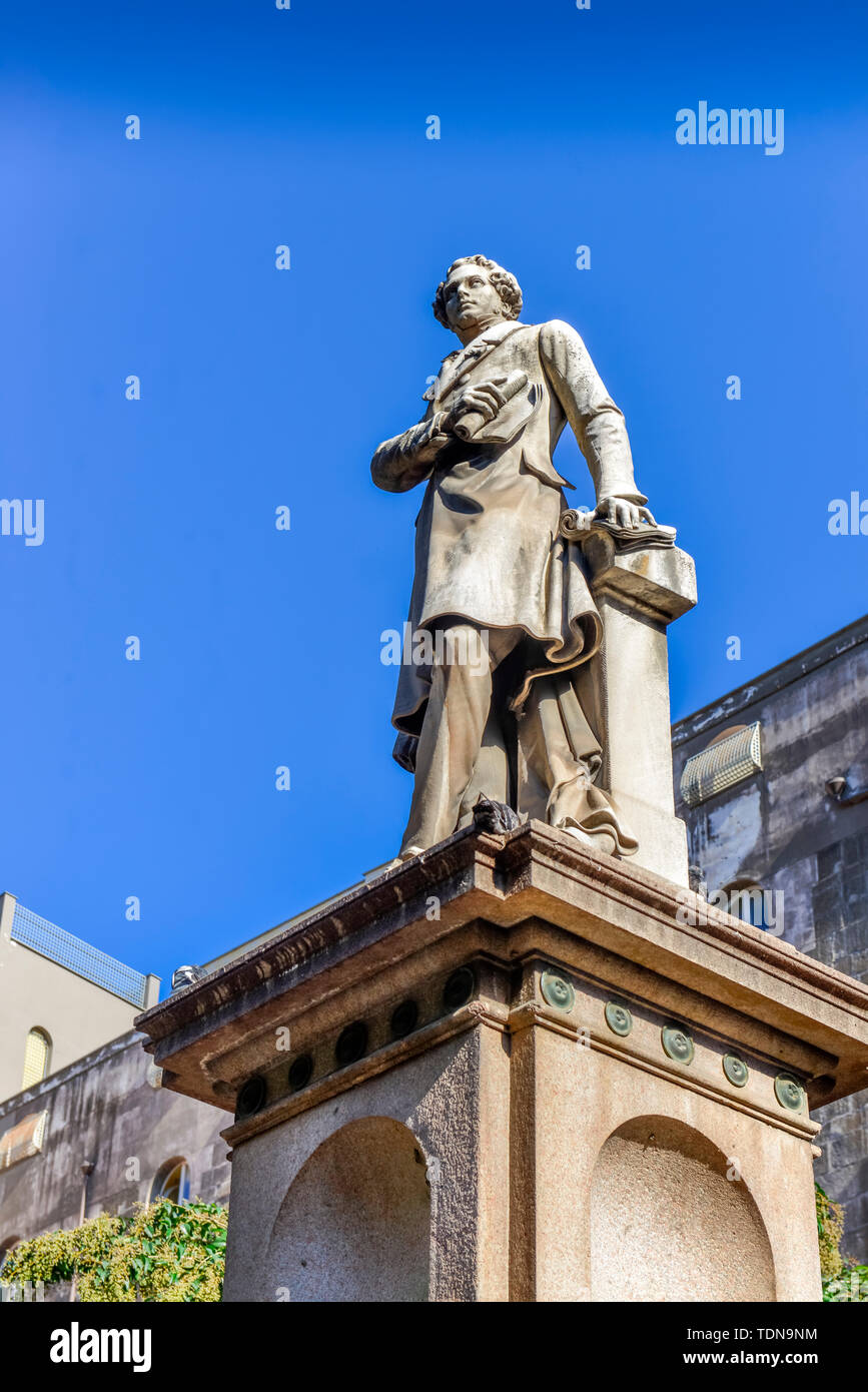 Statue de Bellini, Piazza Vincenzo Bellini, Napoli, Italie Banque D'Images