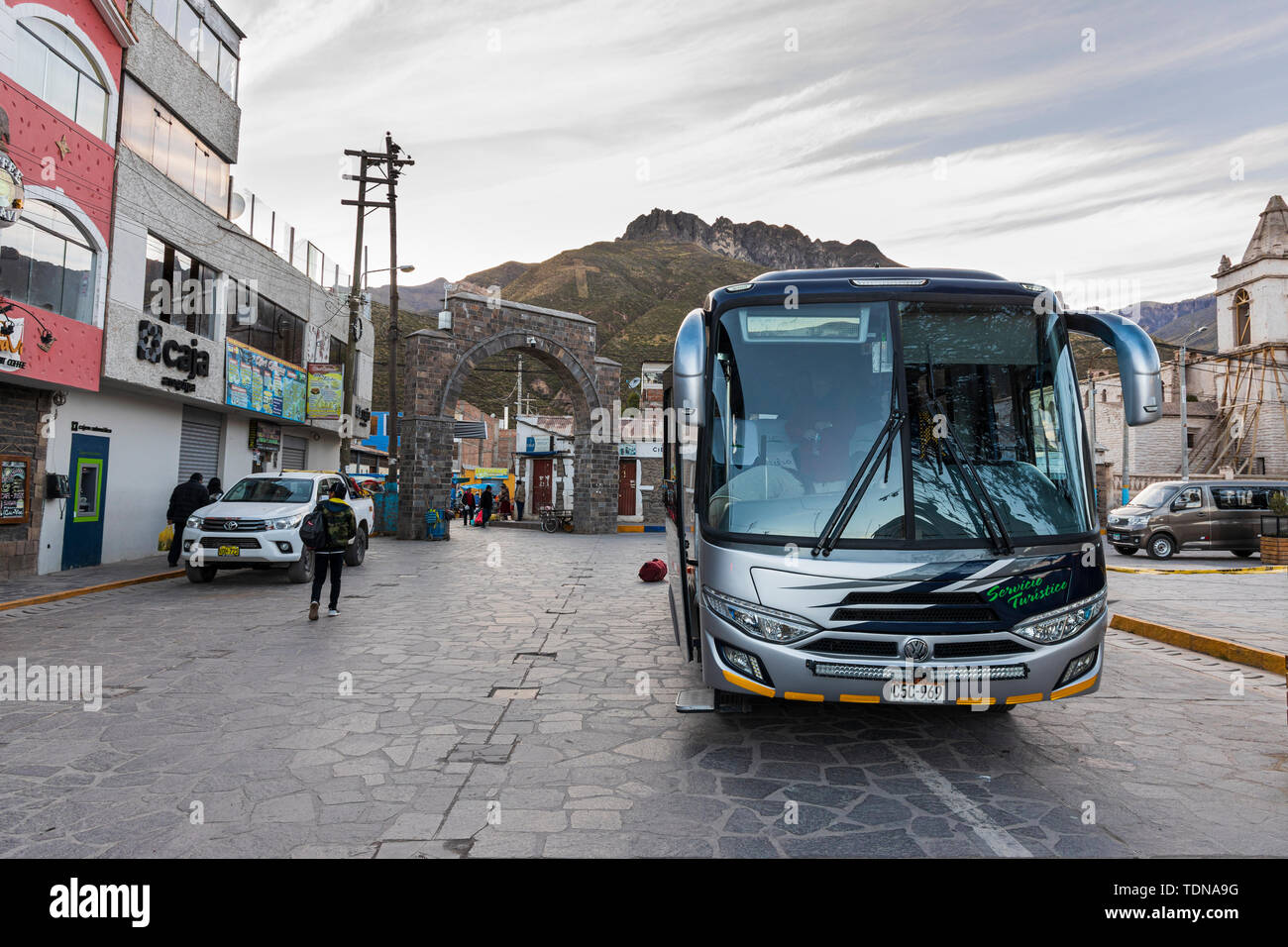 Tôt le matin dans la plaza à Chivay, Canyon de Colca, Pérou, Amérique du Sud Banque D'Images