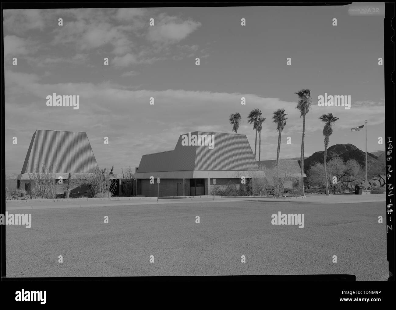 Vue en perspective du sud-ouest - Alan Bible Visitor Center, U.S. Route 93 et route panoramique de Lakeshore, Boulder City, comté de Clark, NV Banque D'Images