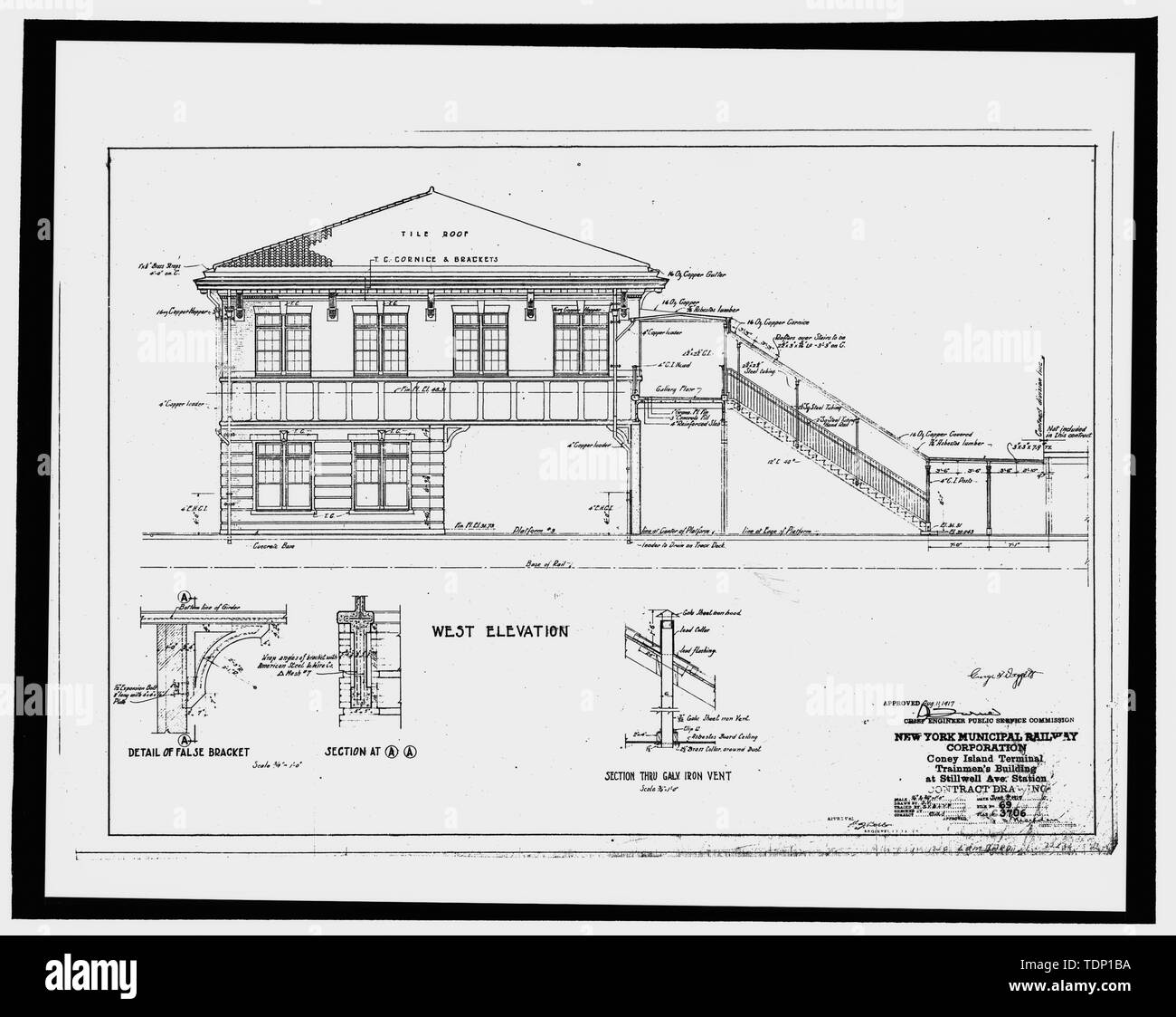 Photocopie du dessin no C-3706, datée du 11 août 1917, intitulé New York Municipal Railway Corporation, Coney Island Terminal, Trainsmen's Building à Stillwell Avenue, dessin du contrat. Élévation ouest. Sur le plan original du fichier, archives de MTA New York City Transit, New York. - Stillwell Avenue, Intersection de Stillwell et Surf Avenue, Brooklyn, Kings County, NY Banque D'Images