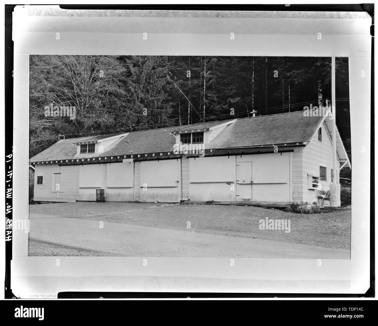 Photocopie de photographie historique (U.S. Forest Service Photothèque, Washington, D.C., Photo numéro 340538, photographe inconnu, novembre 1935) - ENTREPÔT RANGER STATION QUINAULT Quinault Ranger's Residence, Quinault Recreation Area, Quinault, Comté de Grays Harbor, WA ; Fromme, R L Banque D'Images