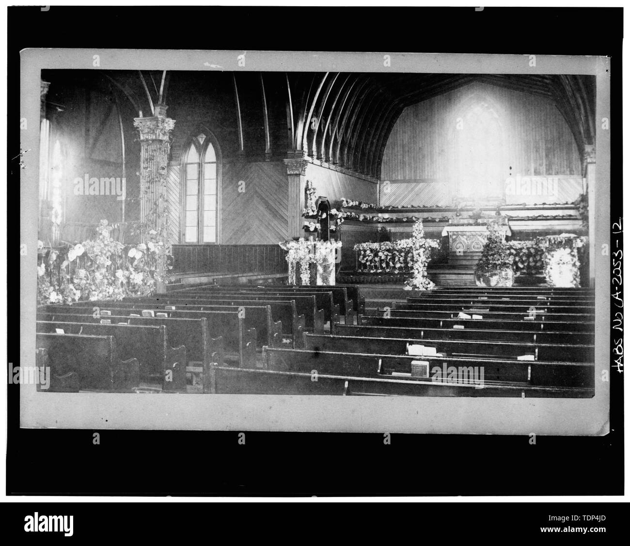 (À partir de la Charline Erwin, Benicia) "Photo par le capitaine Ayres, avril-86' 'ST. PAUL'S CHURCH, Benicia, Californie. Comme pour la décoration d'INTÉRIEUR À Pâques 1886 - East St. Paul's Episcopal Church, 120, rue East J Benicia, comté de Solano, CA Banque D'Images