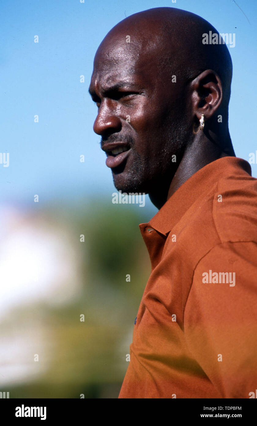 Déc 16, 1998 ; Los Angeles, CA, USA ; étoile de basket-ball MICHAEL JORDAN @ 1998 Lexus Golf Challenge. . (Crédit Image : Â© Chris Delmas/Zuma sur le fil) Banque D'Images