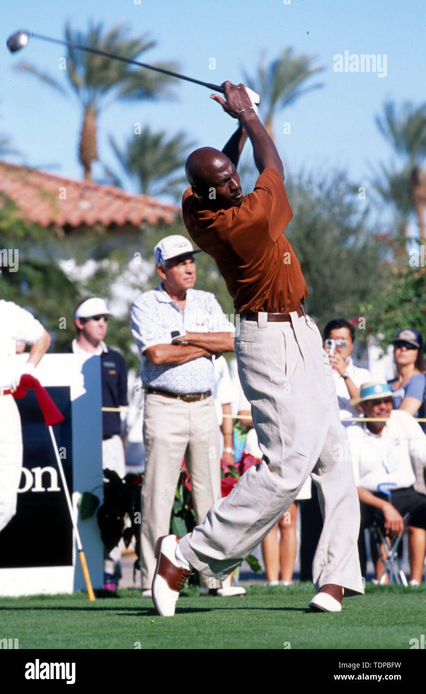 Déc 16, 1998 ; Los Angeles, CA, USA ; étoile de basket-ball MICHAEL JORDAN @ 1998 Lexus Golf Challenge. . (Crédit Image : Â© Chris Delmas/Zuma sur le fil) Banque D'Images