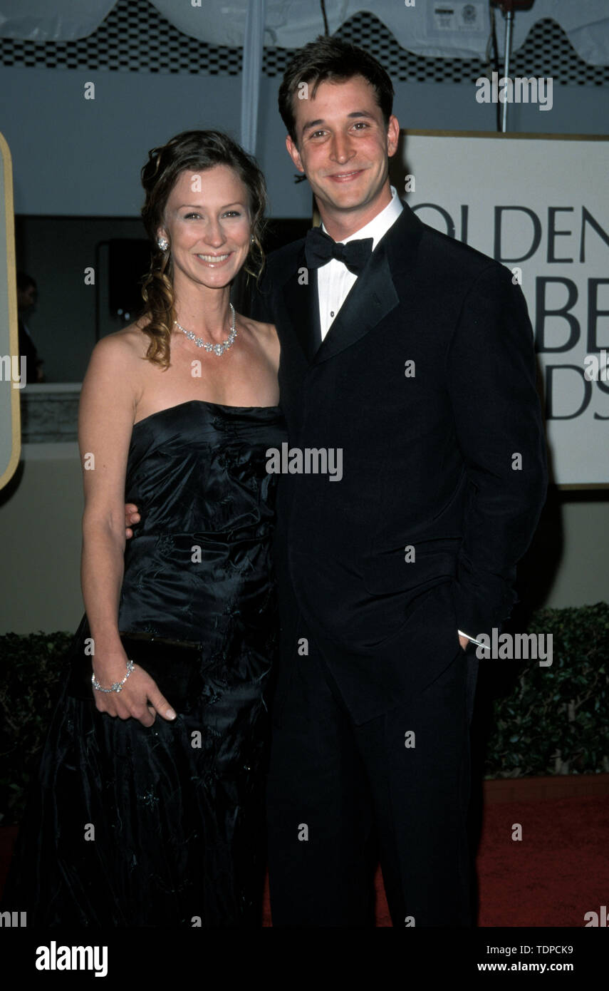 Jan 24, 1999 ; Los Angeles, CA, USA ; acteur Noah Wyle et femme/maquilleur TRACY WARBIN au Golden Globe Awards 1999. (Crédit Image : © Chris Delmas/Zuma sur le fil) Banque D'Images