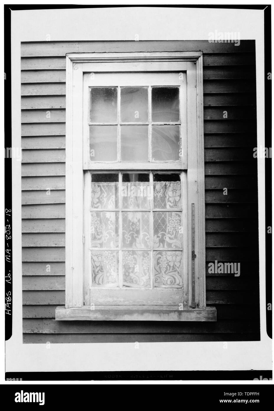 (À partir de la Essex Institute, un chiffre négatif, 2271) Frank Cousins, photographe ca. 1900 Première histoire, Détail de fenêtre (illustration -10 des données comprises dans le rapport Records) - Maison Narbonne, 71 Essex Street, Salem, comté d'Essex, MA Banque D'Images