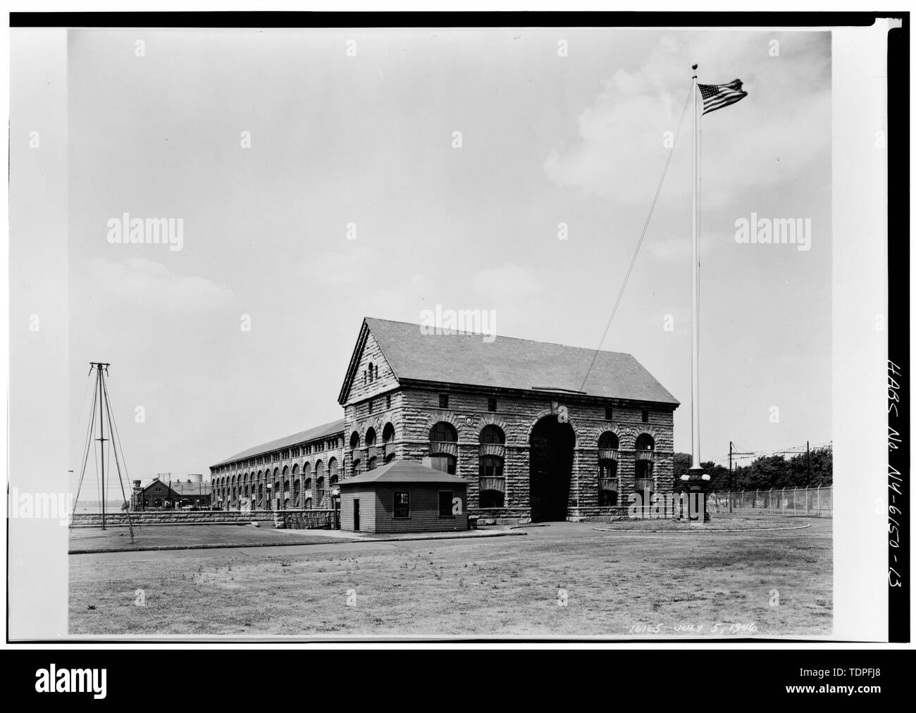 (D'origine dans la collection de Niagara Mohawk) Photographe inconnu, le 5 juillet, 1946 VUE GÉNÉRALE DU BÂTIMENT PRINCIPAL DU SUD-EST - Edward D. Adams Gare Centrale, rivière Niagara et Buffalo Avenue, Niagara Falls, Niagara County, NY Banque D'Images