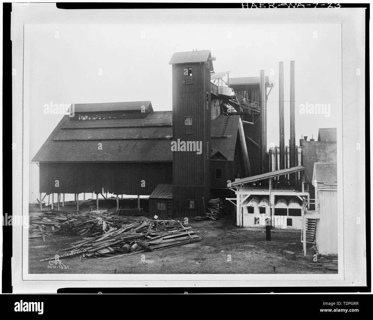 . Côté ouest de l'usine de fer, 1901. (À partir de la collection, Curtis Asçaël Washington State Historical Society, Tacoma, WA) - Usine sidérurgique Irondale, Port Townsend, Comté de Jefferson, WA ; Puget Sound Iron and Steel Company ; Pacific Steel Company ; Seattle Iron and Steel Company ; Jones, James ; Canby, E L ; Blanchard, H L ; Hadlock, Samuel ; Miller, B S ; Swaney, Homer H ; Cremer, J H ; Moore, James A ; Irondale Furnace Company ; Price, William ; Stromberg, Oscar ; Maeder, Carl E ; Wilson, N V, F ; Bevan, Harry ; Britton, Diane, historien ; Britton, J D, historien ; Kukas, Roger, photographe Banque D'Images