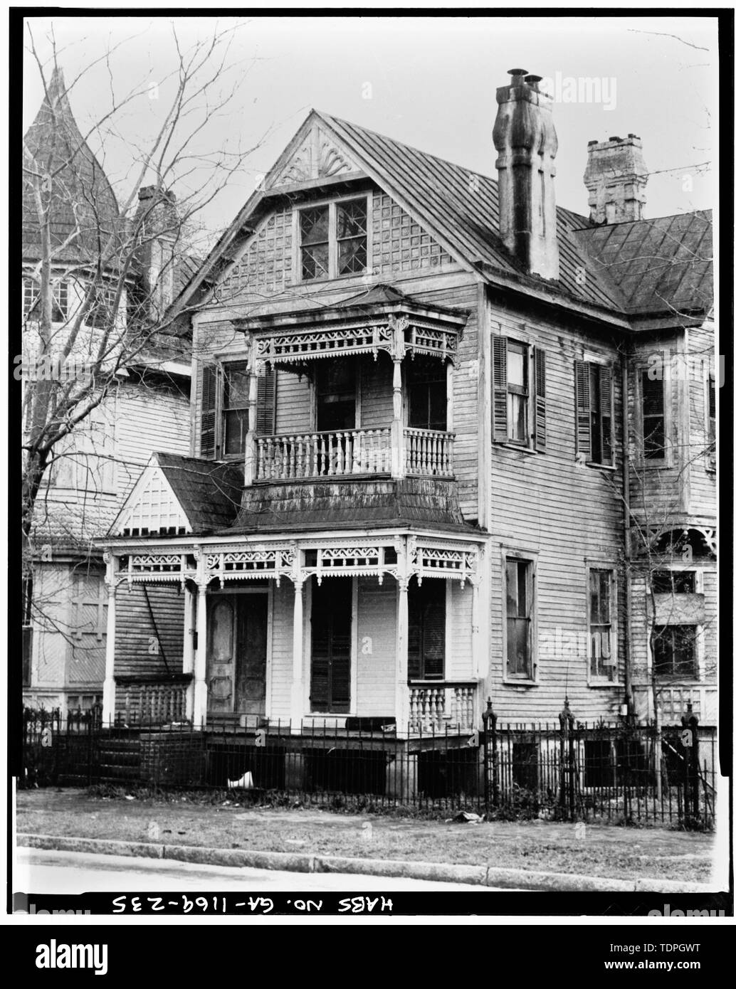 À partir de la Société historique de Géorgie Mary Lane Morrison, photographe, ca. 1970 209, RUE EAST BOLTON (démoli) - Victorien Savannah Historic District, délimité par l'est vaste, Gwinnett, West Broad Street et Anderson Lane, Savannah, le comté de Chatham, GA Banque D'Images